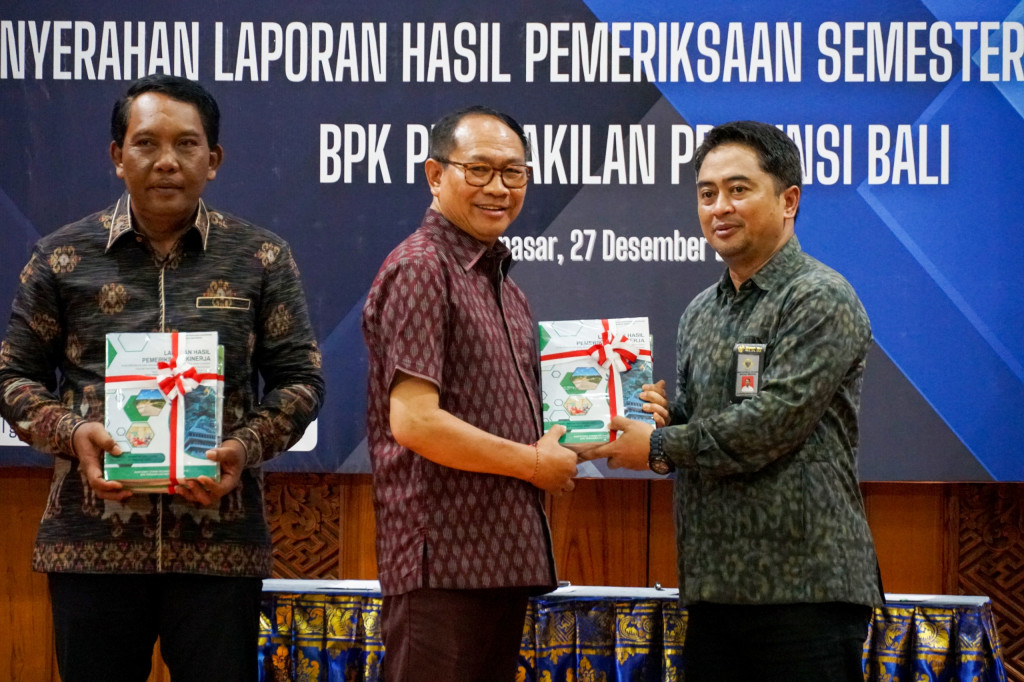 Wabup. Suiasa Terima LHP Semester II 2024 dari BPK RI Perwakilan Bali